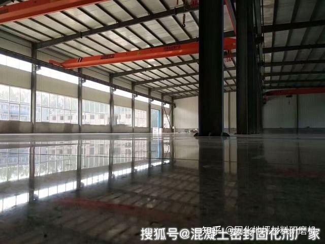 無塵車間地面都是這么造出來的，搞裝修的你認識這種材料嗎